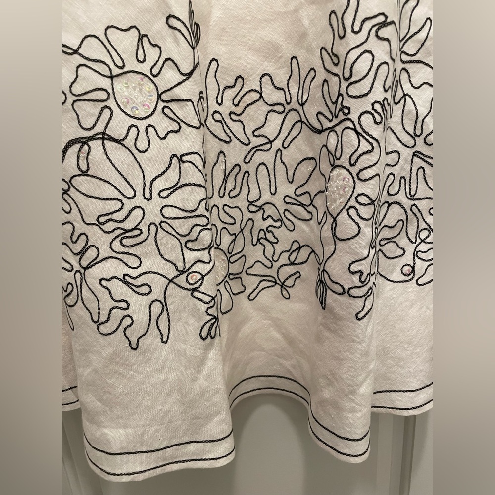 Gorgeous Vintage Rafaella 100% Linen White and Black Flower Embroidered …